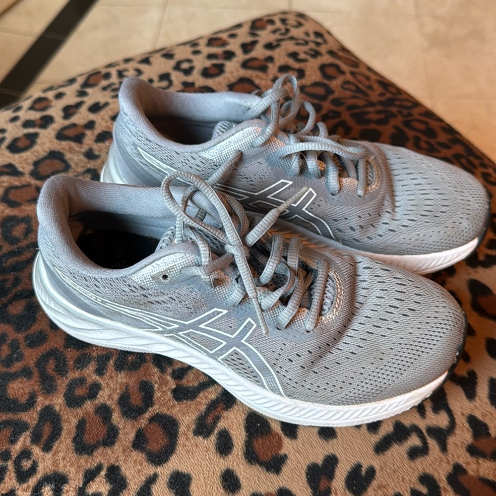ASICS running shoes 6